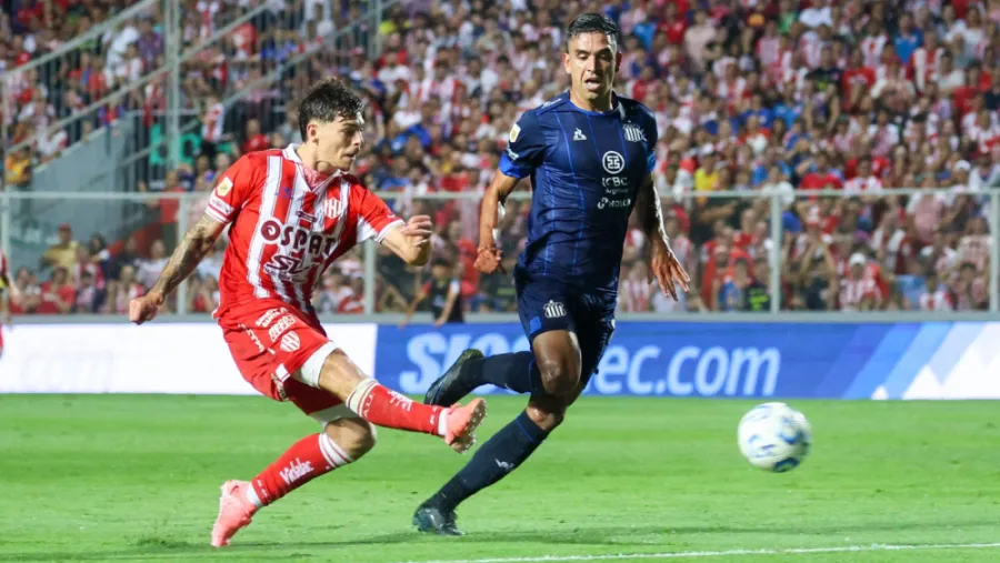 Talleres reaccionó ante Unión y festejó en una noche caliente en Santa Fe