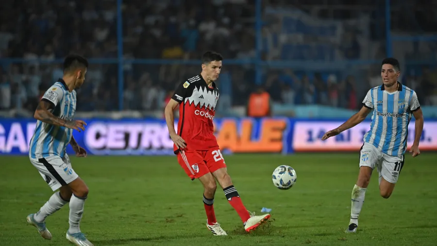 River careció de eficacia y empató sin goles en un vibrante partido con Atlético Tucumán