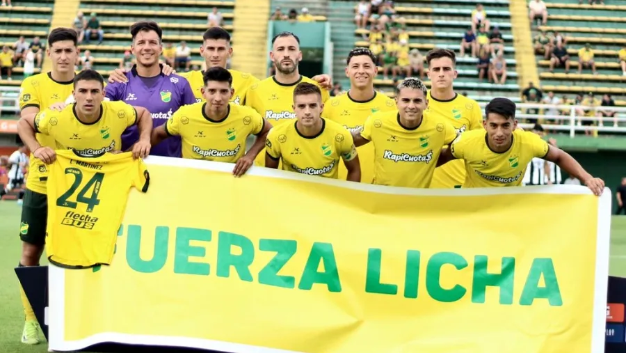 Con una bandera, Defensa y Justicia le dio su apoyo al entrerriano “Licha” Martínez