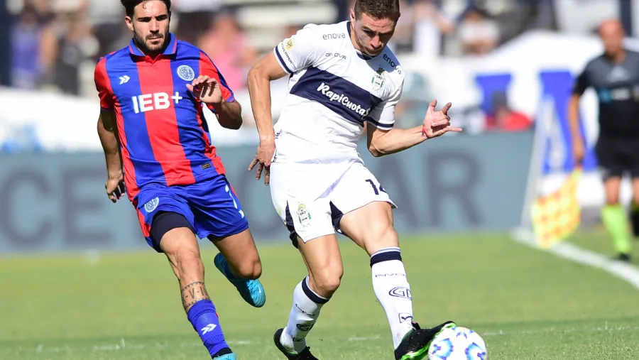 San Lorenzo se despertó en el complemento y venció a Gimnasia para seguir líder