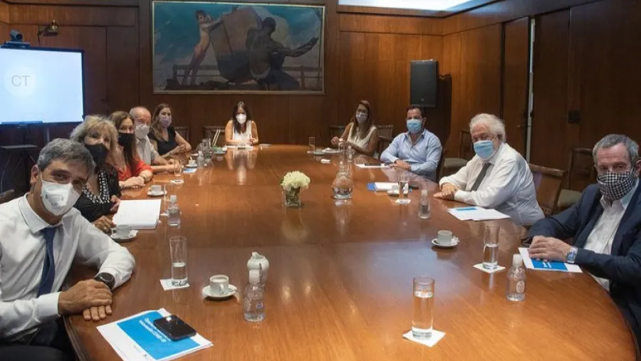 Ginés recibió a diputados para hablar de la campaña de vacunación