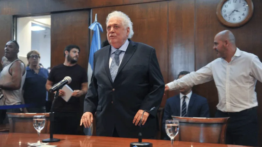 Ginez González García.