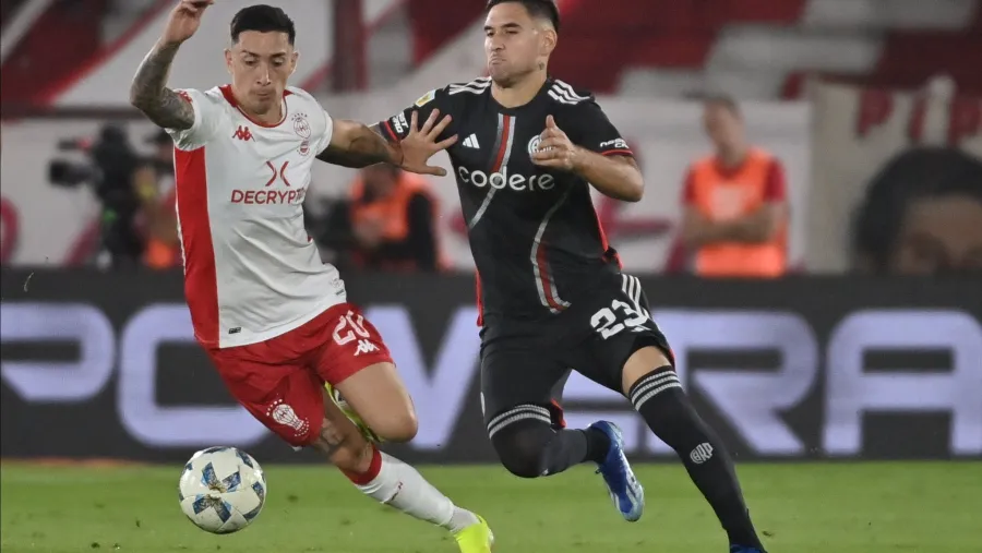 Huracán venció a River y terminó con su invicto de 17 partidos en el fútbol argentino