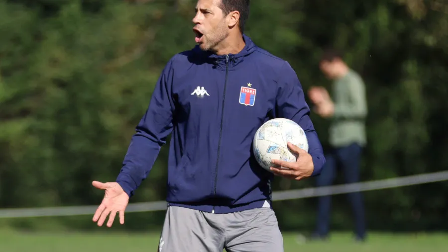 Fútbol: Sebastián Domínguez se hizo cargo del plantel de Tigre
