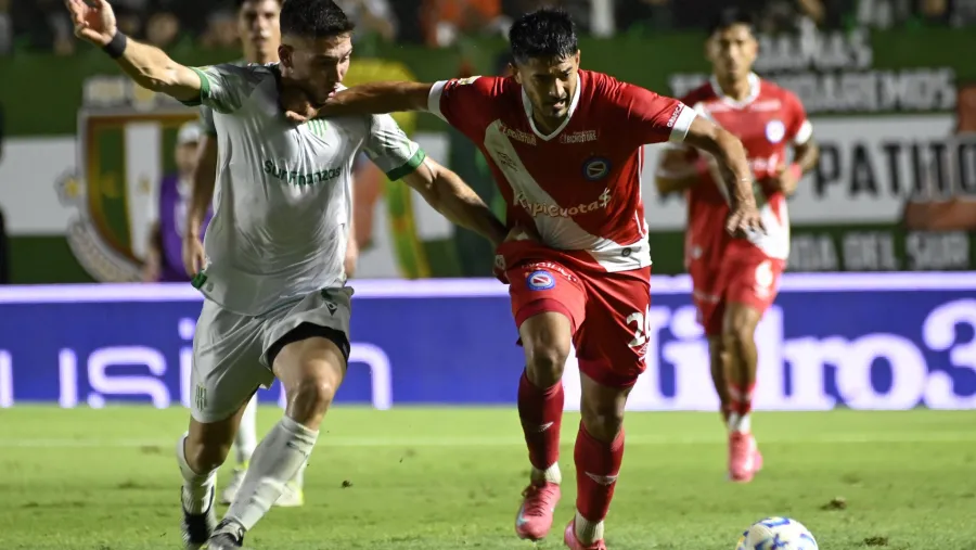 Argentinos se recuperó de un error, venció a Banfield y es el líder de la Zona A Argentinos se recuperó de un error, venció a Banfield y es el líder de la Zona A