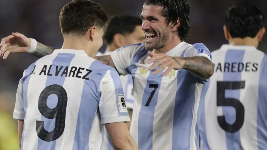 Argentina goleó a Brasil en una noche soñada y festejó su clasificación al Mundial