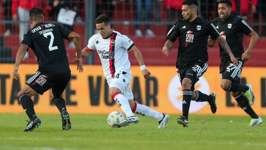 En el Grella, Newell’s eliminó a Deportivo Riestra en un partido con final caliente