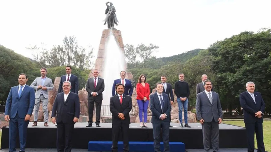 La cumbre del Norte Grande, en Salta el 8 de abril, reunió a gobernadores oficialistas y opositores. La cumbre del Norte Grande, en Salta el 8 de abril, reunió a gobernadores oficialistas y opositores.