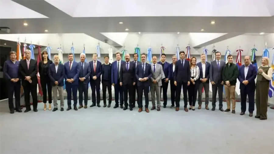 Los gobernadores se reúnen por la coparticipación, pero advierten que “no es una cumbre anti Javier Milei”. Los gobernadores se reúnen por la coparticipación, pero advierten que “no es una cumbre anti Javier Milei”.
