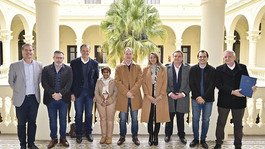 El gobernador Gustavo Bordet encabezó el acto de llamado a licitación y firmas de contrato para iniciar obras de infraestructura en distintas localidades de Entre Ríos por 6.000 millones de pesos.