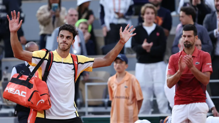 Tenis: Cerúndolo tuvo contra las cuerdas a Djokovic, pero se despidió de Roland Garros