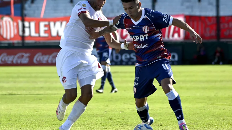 Unión de Santa Fe perdió con Barracas Central ante la mirada de Leonardo Madelón