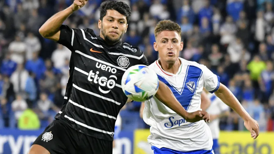 Vélez sufrió el agónico empate de Olimpia y ahora comparte la cima con Peñarol