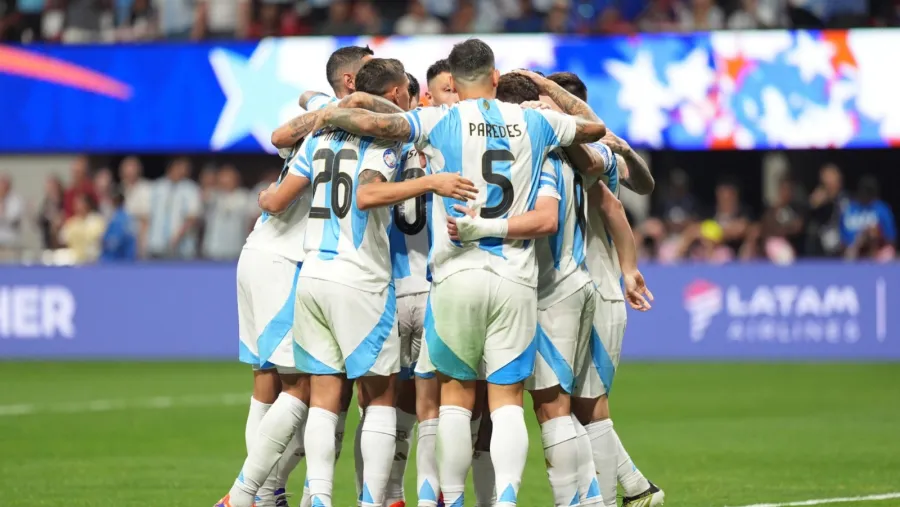 Argentina resolvió un debut complejo e inició con triunfo la defensa de la Copa América