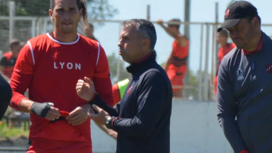Gustavo Álvarez “Huracán es un equipo organizado y duro, con orden y solidez defensiva”, avisó Álvarez