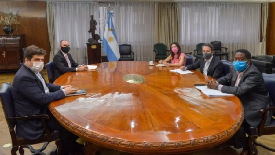 Guzmán y Chodos recibieron a la delegación del FMI
