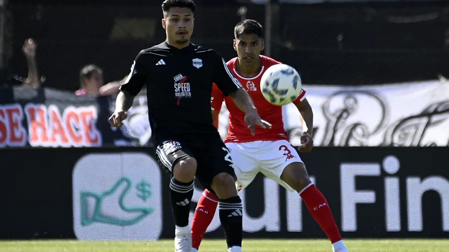 Deportivo Riestra venció a Huracán y lo alejó de la punta de la Liga Profesional de Fútbol