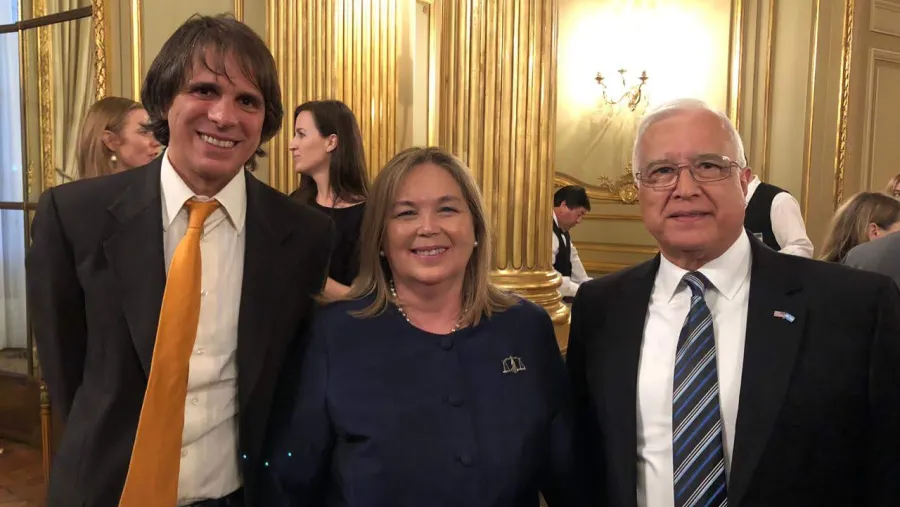 Medina asistió a la asunción de funcionarios en la embajada de Estados Unidos