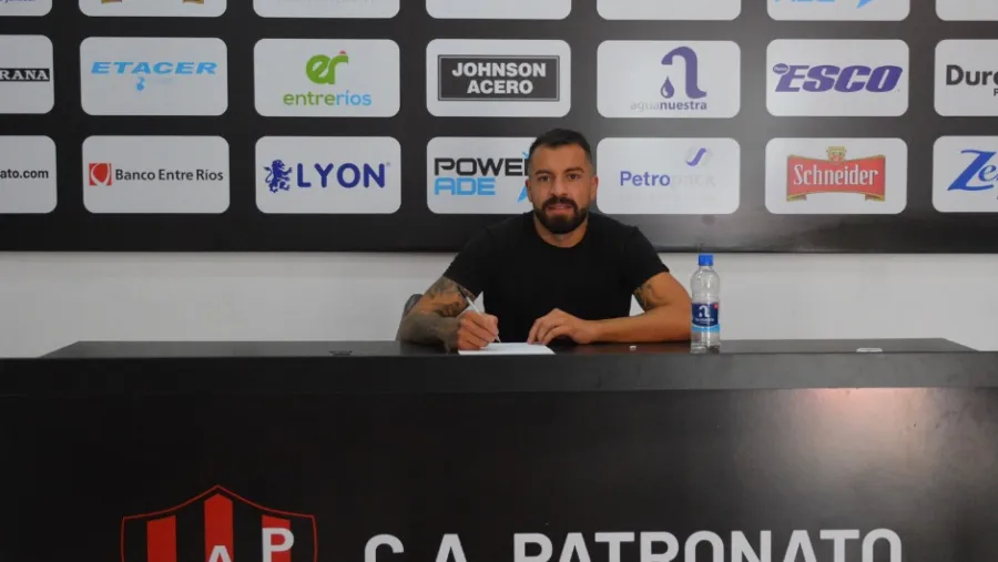 Héctor Canteros firmó su contrato y este martes comenzará a entrenar en Patronato