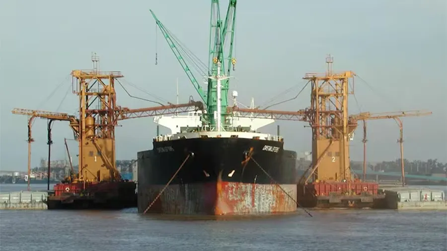 La hidrovía Paraná-Paraguay es una ruta fluvial clave para el traslado de la producción agropecuaria.