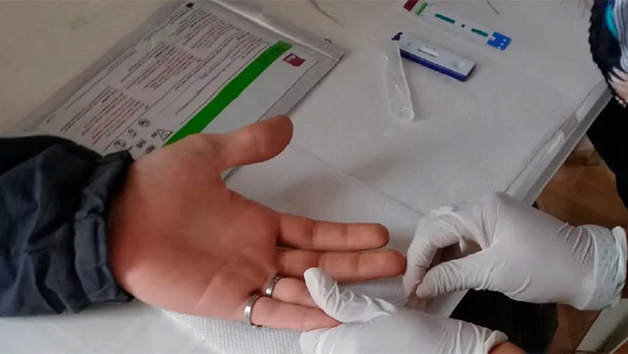 Desde el hospital Centenario de Gualeguaychú se admitió que este año creció un 30 por ciento la detección de pacientes con VIH respecto de 2018, aunque estiman que “probablemente esté relacionado con una mayor oferta de testeos para toda la población y no por un aumento real de los casos”. Desde el hospital Centenario de Gualeguaychú se admitió que este año creció un 30 por ciento la detección de pacientes con VIH respecto de 2018, aunque estiman que “probablemente esté relacionado con una mayor oferta de testeos para toda la población y no por un aumento real de los casos”.