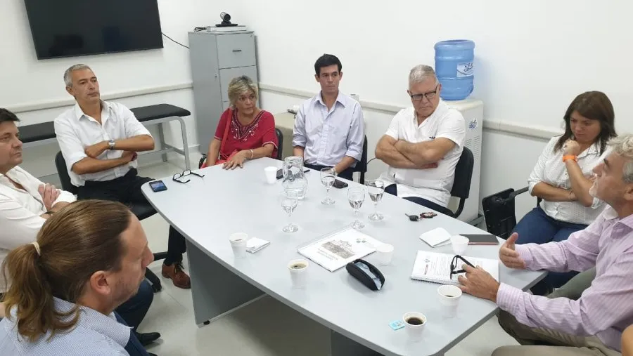 Reunión donde las autoridades salientes del hospital Centenario dan un estado de situación a las autoridades entrantes de ese nosocomio. Reunión donde las autoridades salientes del hospital Centenario dan un estado de situación a las autoridades entrantes de ese nosocomio.