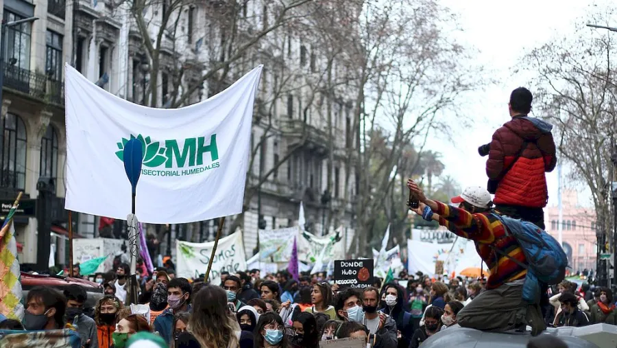 Kayakistas reclamaron que se trate "urgente" la Ley de Humedales