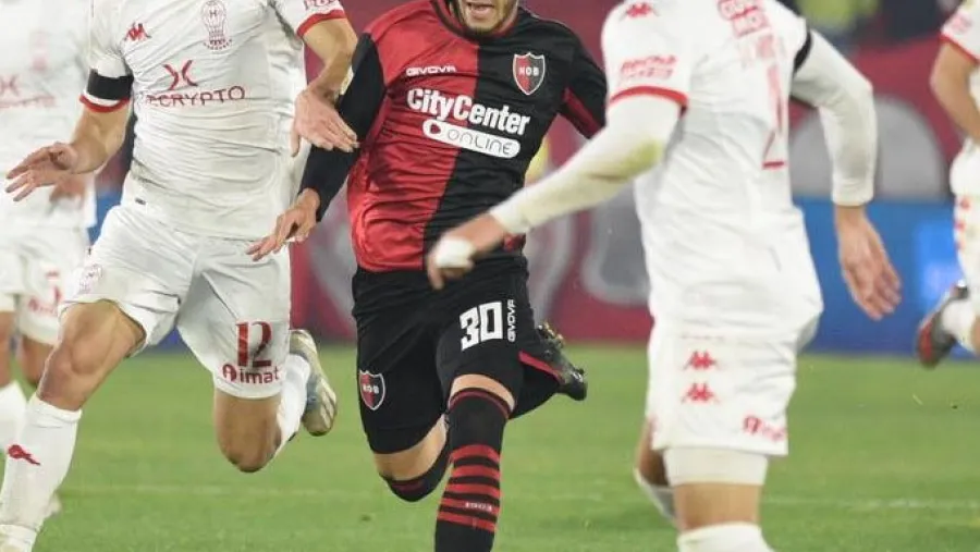 Fútbol: Huracán empató con Newell’s en un clima caliente en el Tomás Ducó Fútbol: Huracán empató con Newell’s en un clima caliente en el Tomás Ducó