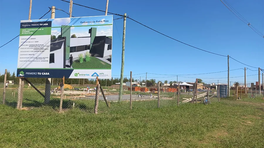 En Feliciano, Villa Elisa y Colonia Avigdor se construyen 48 viviendas a través del IAPV. En Feliciano, Villa Elisa y Colonia Avigdor se construyen 48 viviendas a través del IAPV.