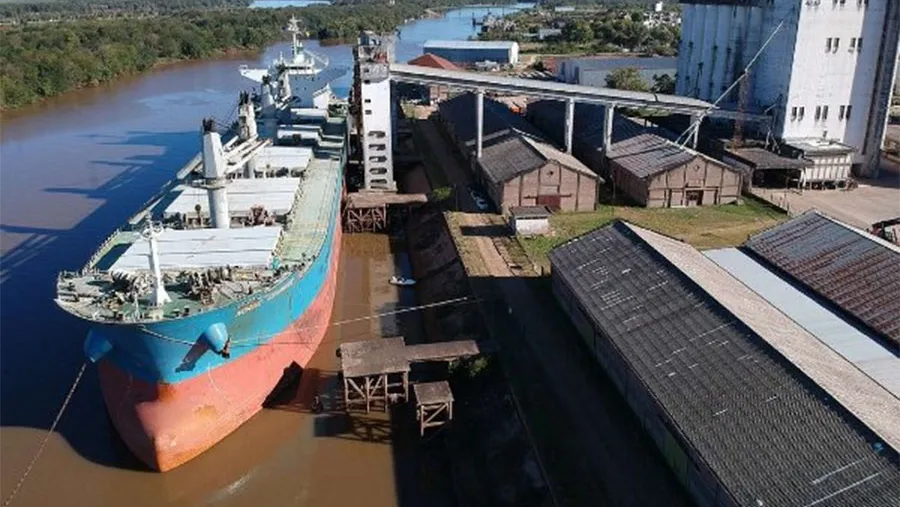 Se conocieron las ofertas para las obras del puerto Ibicuy para construir el tendido de una nueva línea en 132 kV y de fibra óptica, generadores móviles y una nueva estación transformadora. Se conocieron las ofertas para las obras del puerto Ibicuy para construir el tendido de una nueva línea en 132 kV y de fibra óptica, generadores móviles y una nueva estación transformadora.