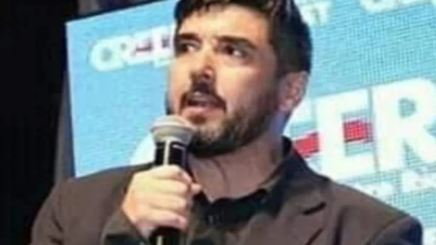 Adrián Fuertes 