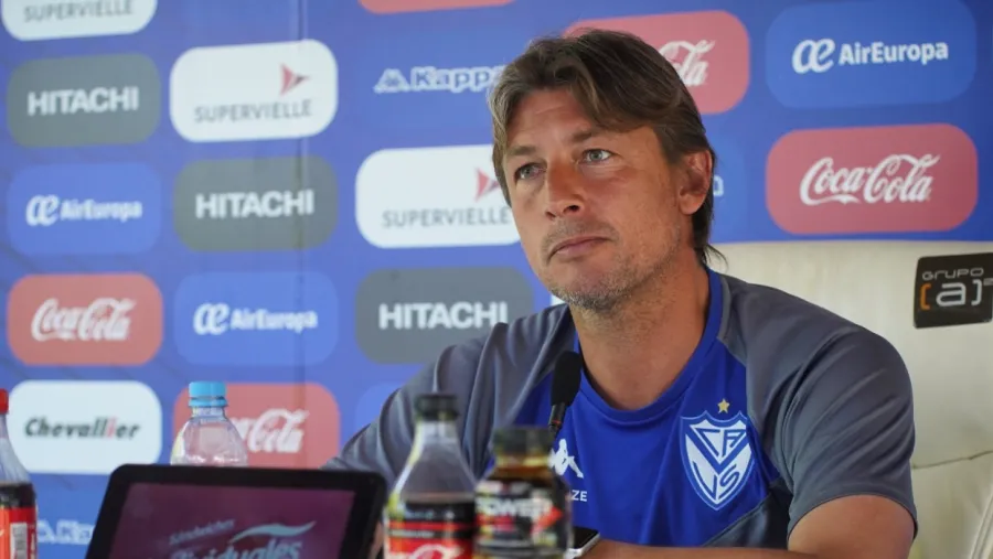 Heinze no confirmó el equipo para visitar el Grella y condicionó su continuidad en Vélez