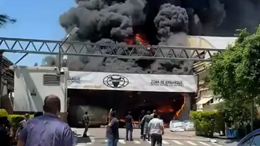 Se incendió un sector de la curtiembre Arlei.