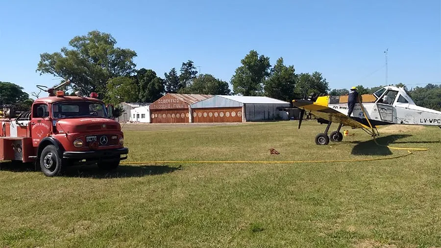 Entre Ríos y Santa Fe unen esfuerzos para controlar los incendios en zona de islas. Entre Ríos y Santa Fe unen esfuerzos para controlar los incendios en zona de islas.