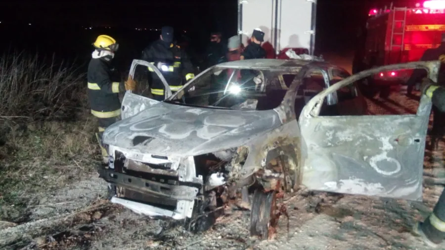 auto y cuerpo incinerados auto y cuerpo incinerados