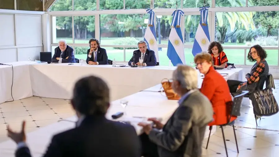 Los especialistas se reunieron con Alberto Fernández en la Quinta de Olivos y recomendaron mayores restricciones de circulación entre la Provincia de Buenos Aires y Capital Federal. Los especialistas se reunieron con Alberto Fernández en la Quinta de Olivos y recomendaron mayores restricciones de circulación entre la Provincia de Buenos Aires y Capital Federal.