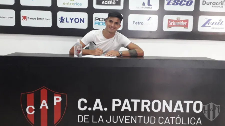 Ivo Quiroz firmó su primer contrato en Patronato tras superar un tumor cerebral