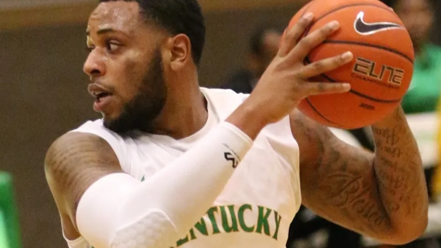 Rocamora llegó a las nueve fichas con la contratación de David Allen Jelks Rocamora llegó a las nueve fichas con la contratación de David Allen Jelks