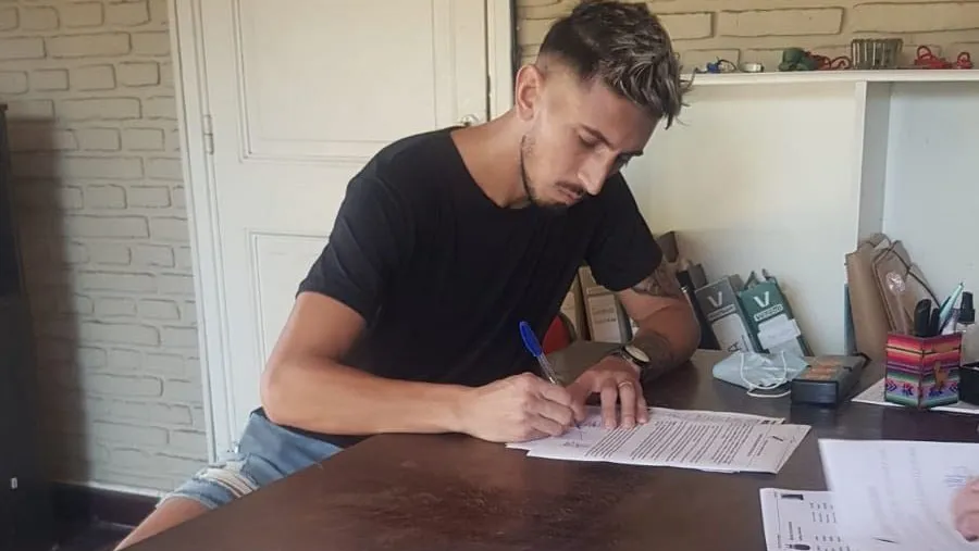 Fútbol: Juan Manuel Lazaneo seguirá su carrera en Deportivo Merlo