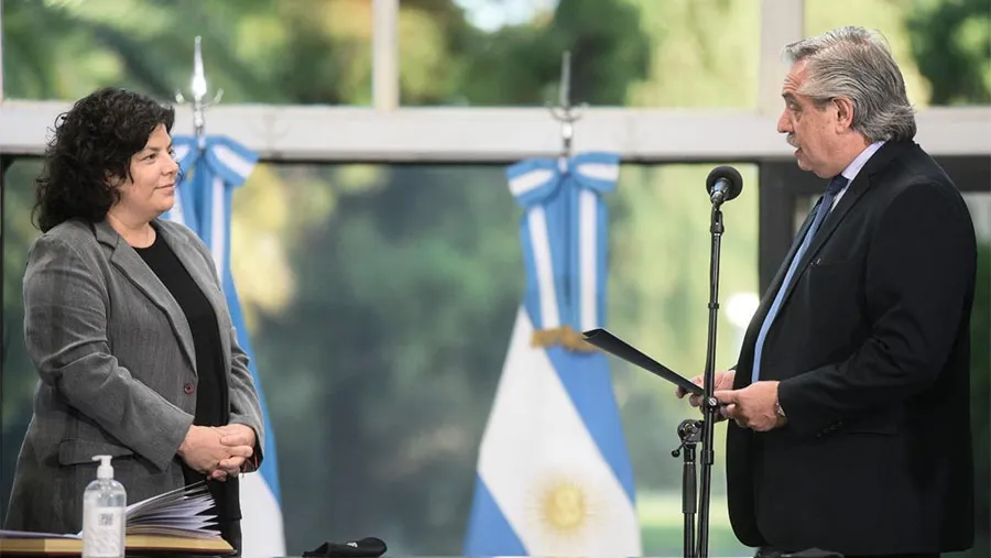 El Presidente Alberto Fernández tomó juramento a la nueva ministra de Salud Carla Vizzotti en una ceremonia cerrada.