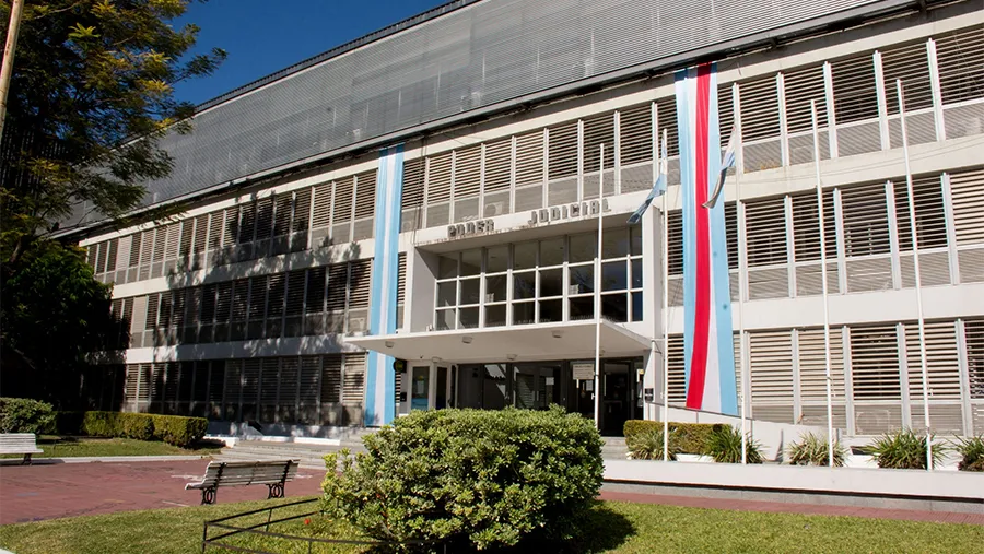 El oficialismo le arrebató la iniciativa el Ejecutivo provincial y propone una reforma en la Justicia.