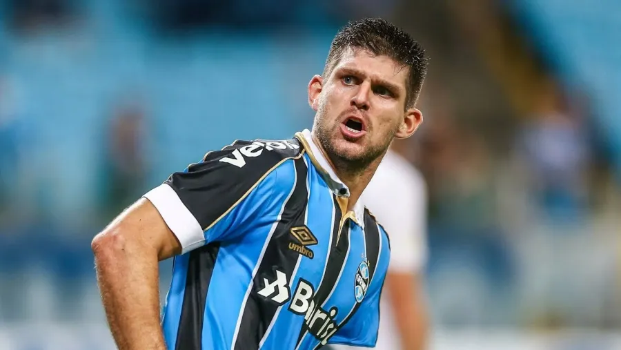 Walter Kannemann El equipo del entrerriano Walter Kannemann podrá volver el lunes a las prácticas en Brasil
