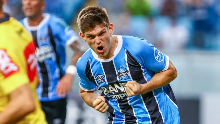 Walter Kannemann “En Brasil se juega mucho uno contra uno y en Argentina es más táctico”, analizó Kannemann