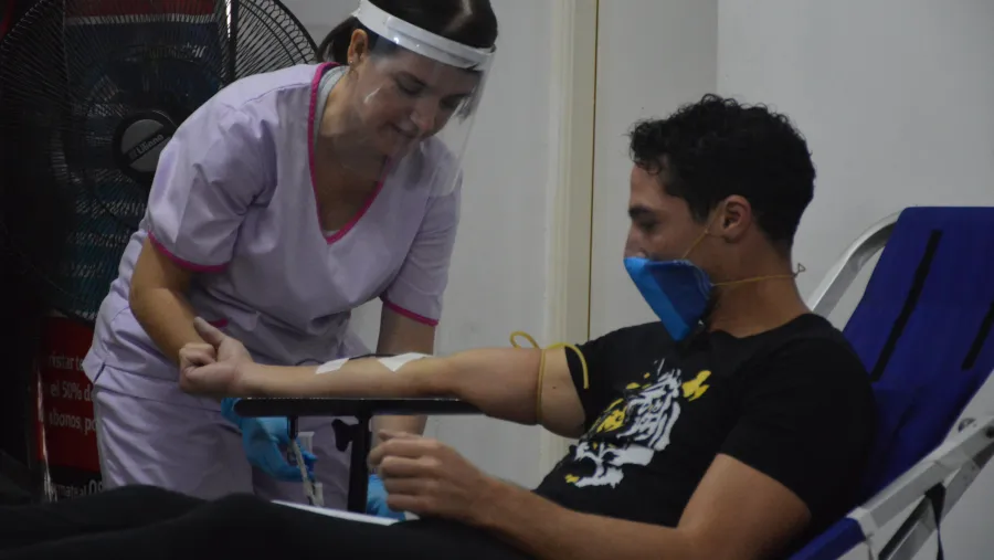 Damián Lemos Con algunos jugadores, Patronato se sumó este lunes a la campaña de donación de sangre