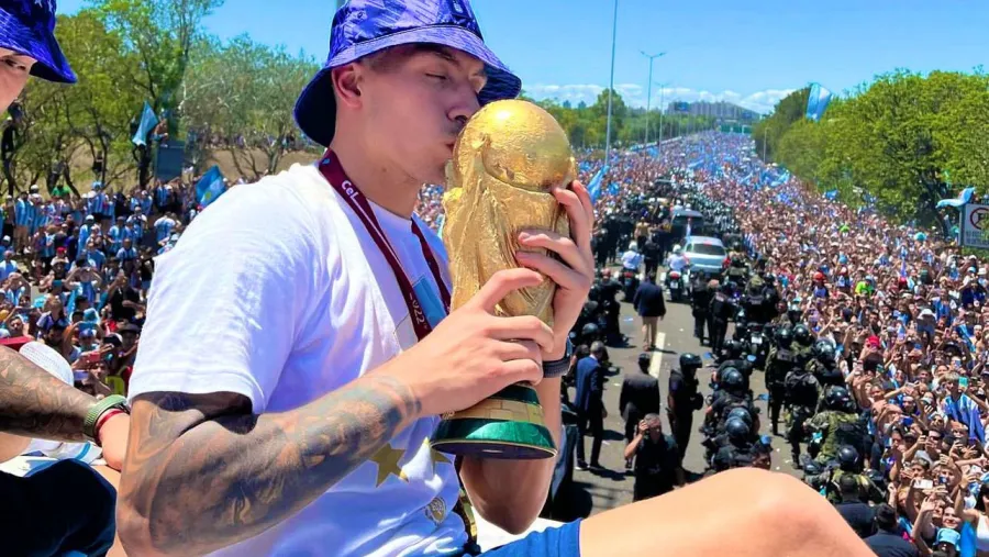 “No busquen dinero, busquen la gloria”, expresó el entrerriano Lisandro Martínez