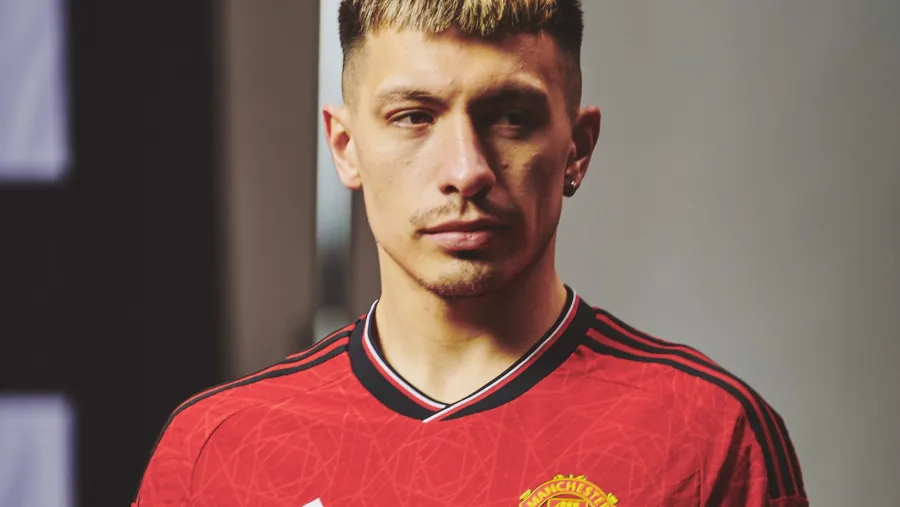 El gualeyo Lisandro Martínez inició la Premier League con un triunfo en Old Trafford