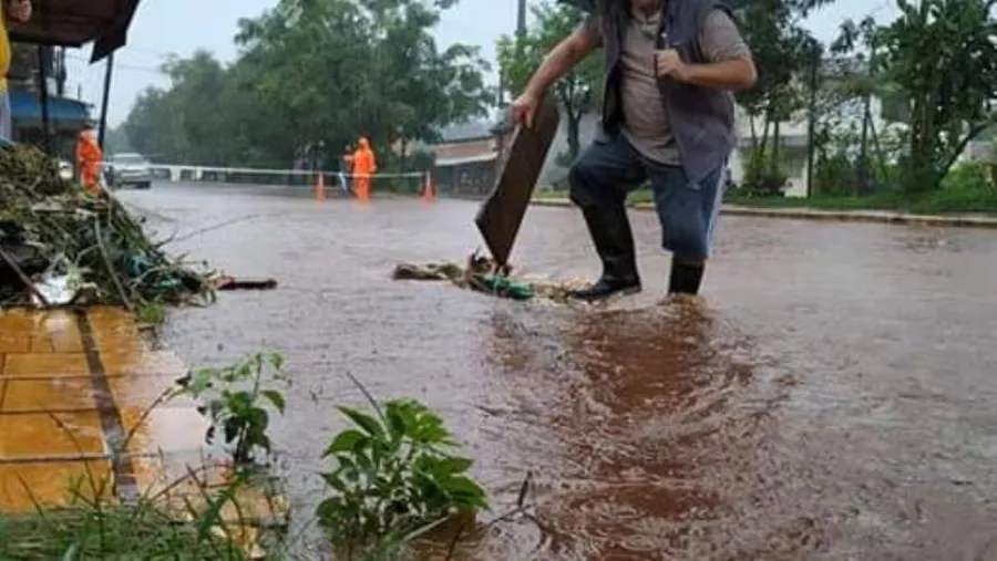 basura en Paraná provoca anegamientos