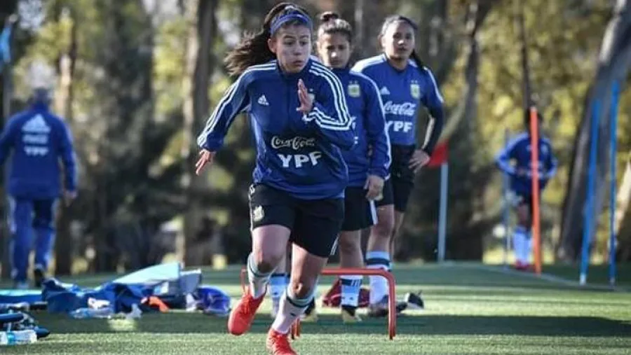 Fútbol: citaron a la paranaense Loana Bernhard a la selección argentina sub 20 Fútbol: citaron a la paranaense Loana Bernhard a la selección argentina sub 20