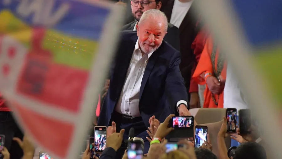 Lula defendió una mayor intervención del estado en la economía. Lula defendió una mayor intervención del estado en la economía.