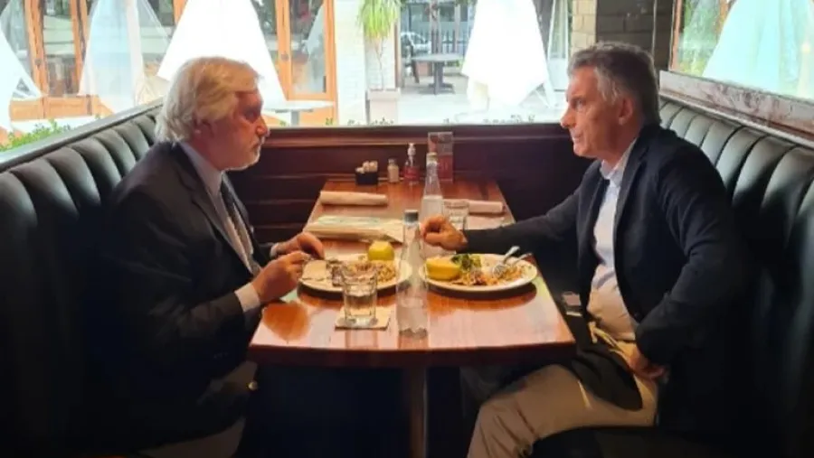 Macri almorzó con el procurador bonaerense, y recibió críticas del gobierno